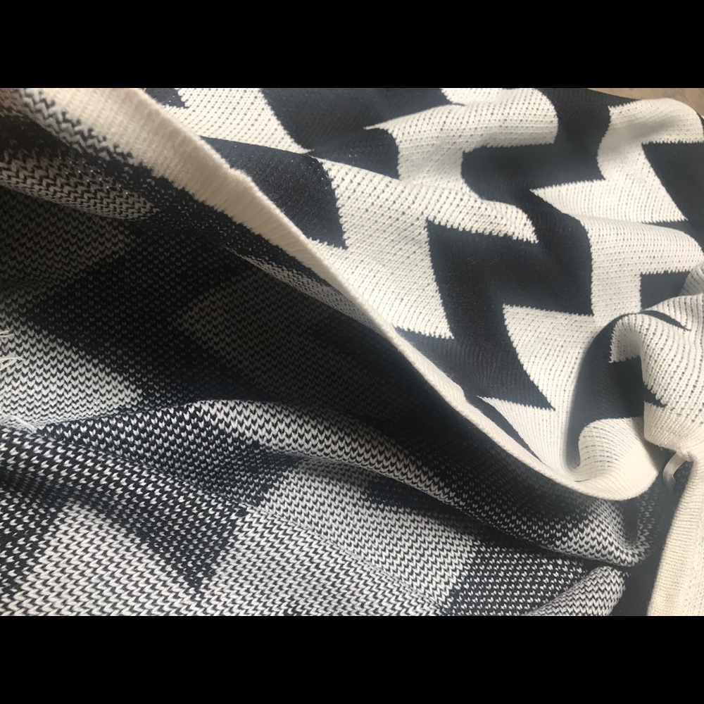 Sweater poncho - Picture 4 of 4